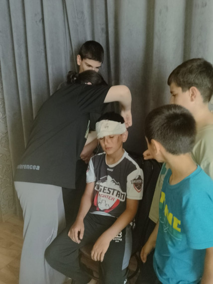 "Первая помощь при травмах".